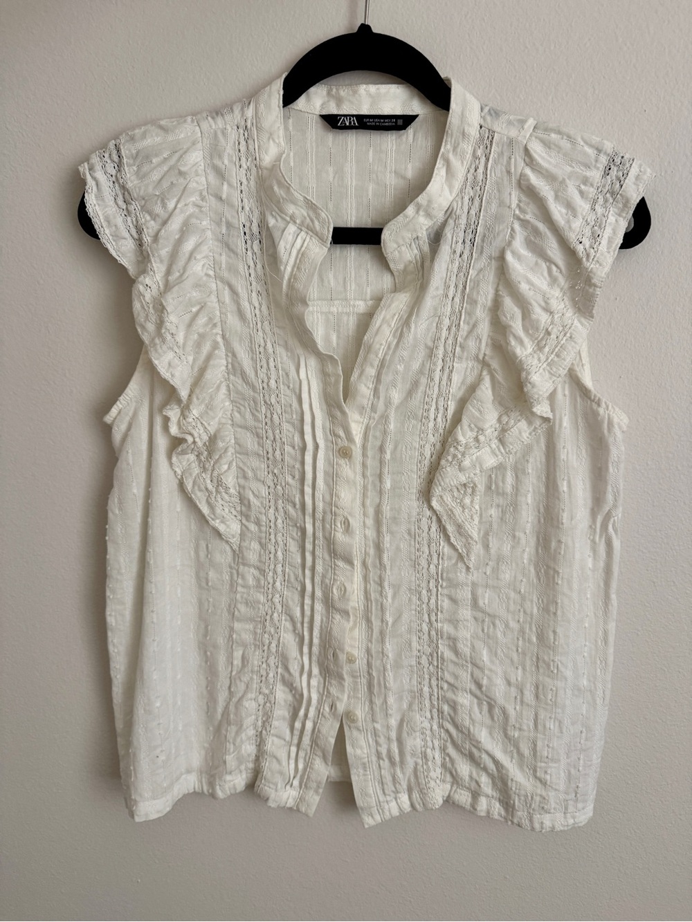 Zara Romantic Sleeveless Blouse - Picture 2 of 2